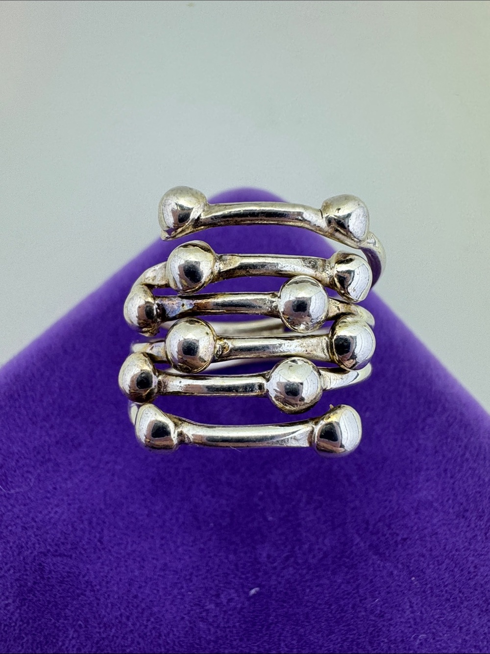 💛 Classic Silver Tone Stacked Ball Accent Ring | Abstract Art